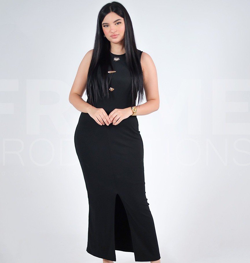 Robe avec fente devant